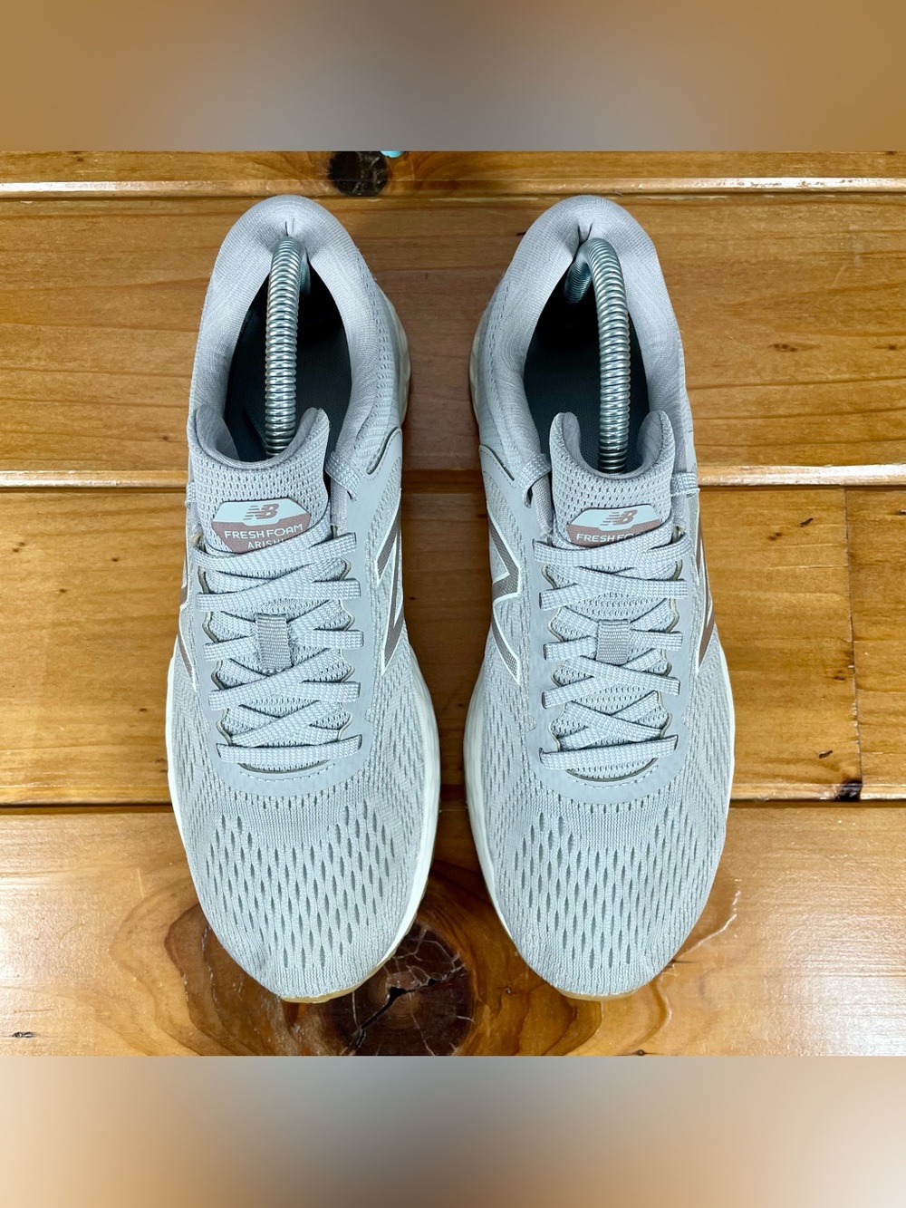 New Balance Fresh Foam Arishi V2 Womens 9.5 B Gray White Running Shoes Sneakers - Picture 3 of 16